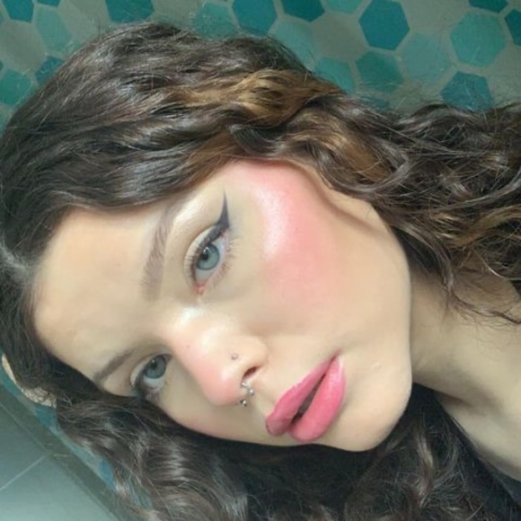 Meet your Posher, Sarah - Picture 1 of 1